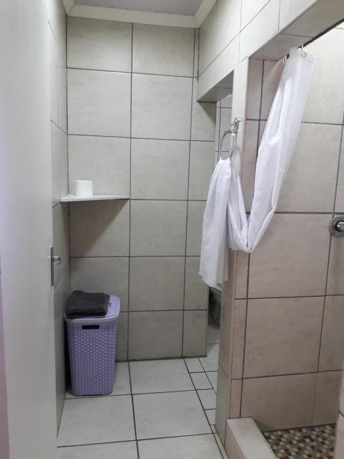 Protea Park Self Catering Guesthouse Rustenburg Exteriör bild