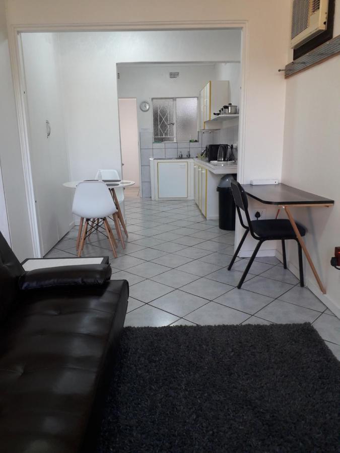 Protea Park Self Catering Guesthouse Rustenburg Exteriör bild
